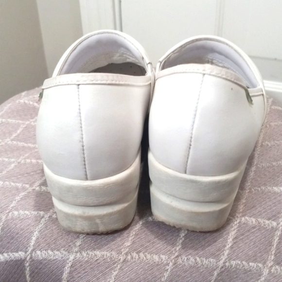 Cherokee Workwear White Slip ons  Size 7 med - Picture 3 of 6